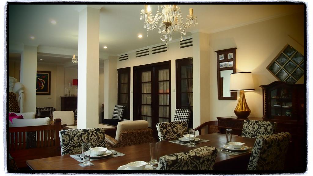 Ciwulan 36 Guest House Bandung Exterior photo