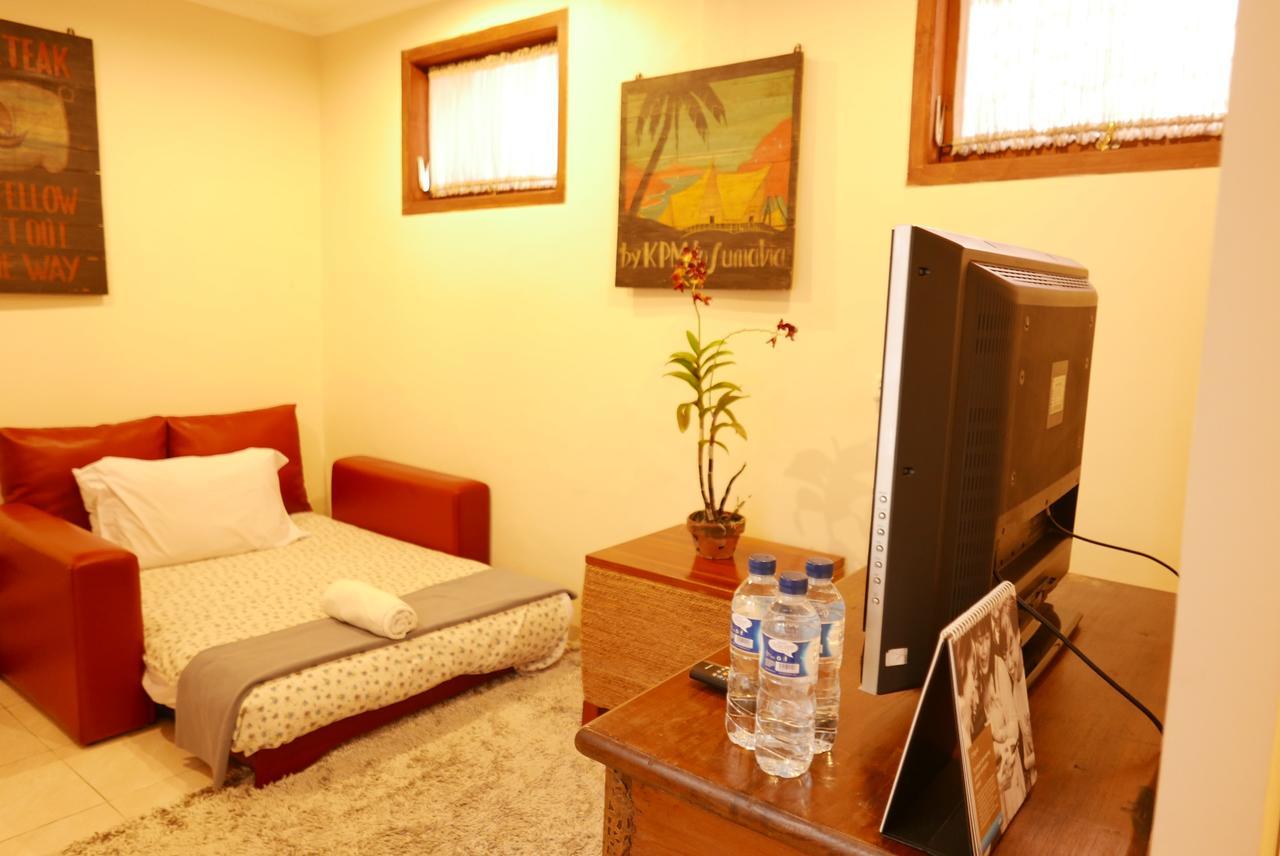 Ciwulan 36 Guest House Bandung Exterior photo