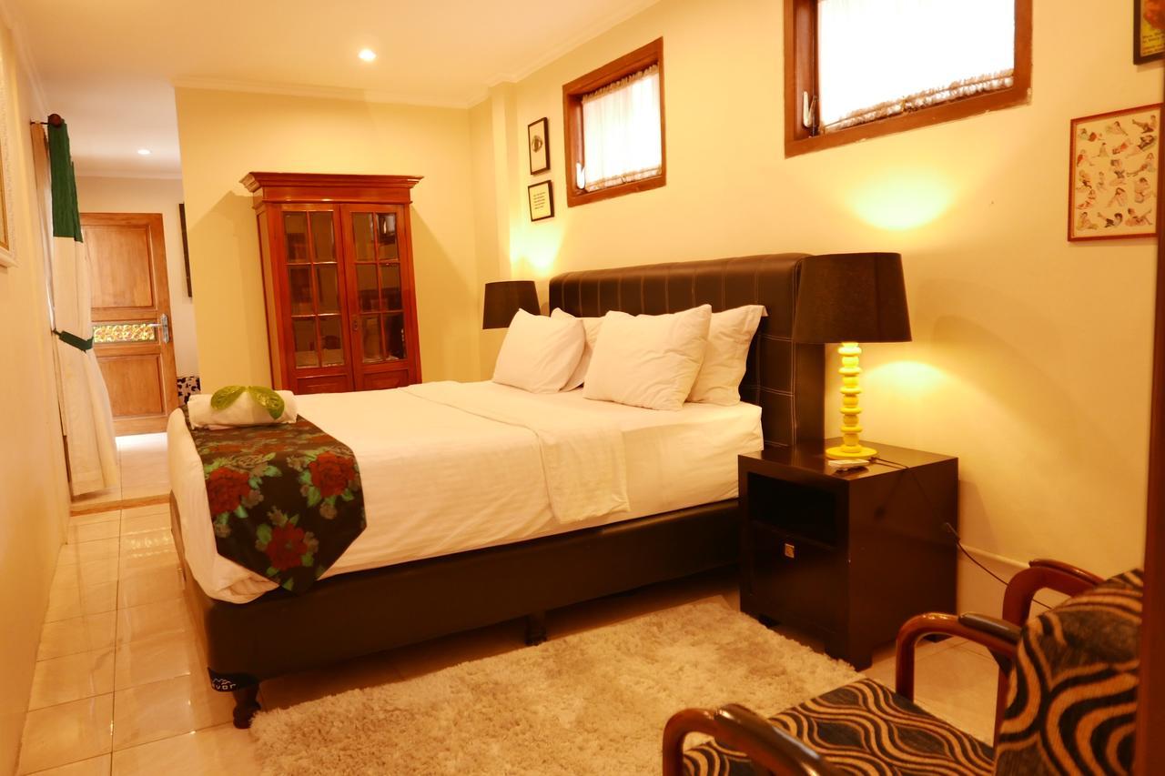 Ciwulan 36 Guest House Bandung Exterior photo