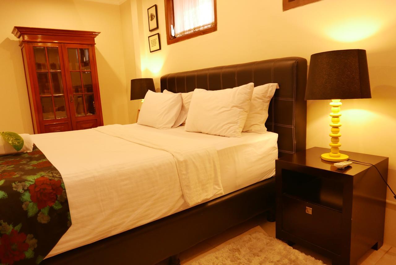 Ciwulan 36 Guest House Bandung Exterior photo