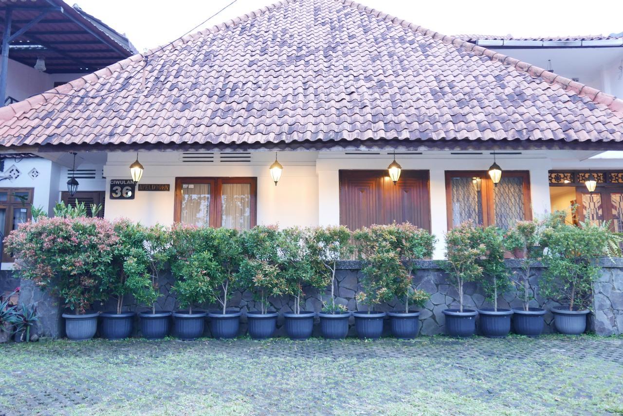 Ciwulan 36 Guest House Bandung Exterior photo