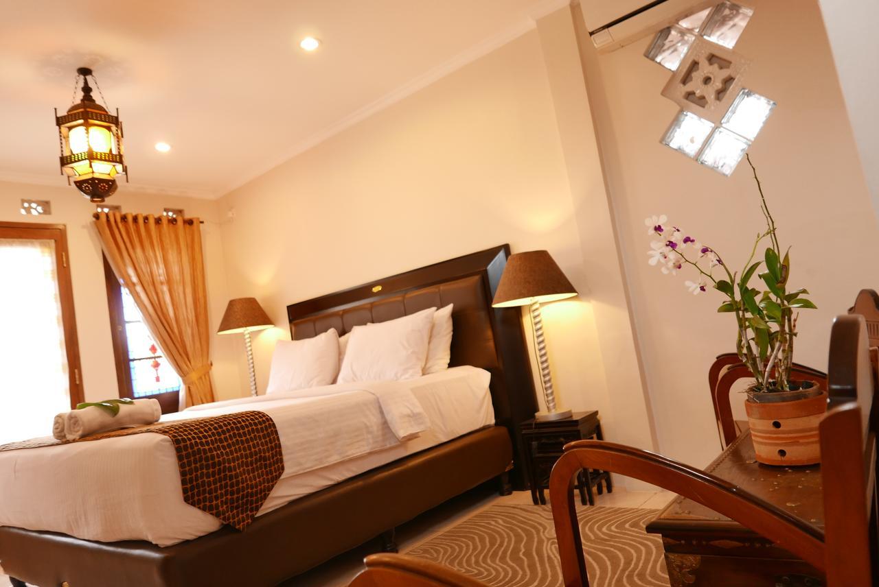 Ciwulan 36 Guest House Bandung Exterior photo