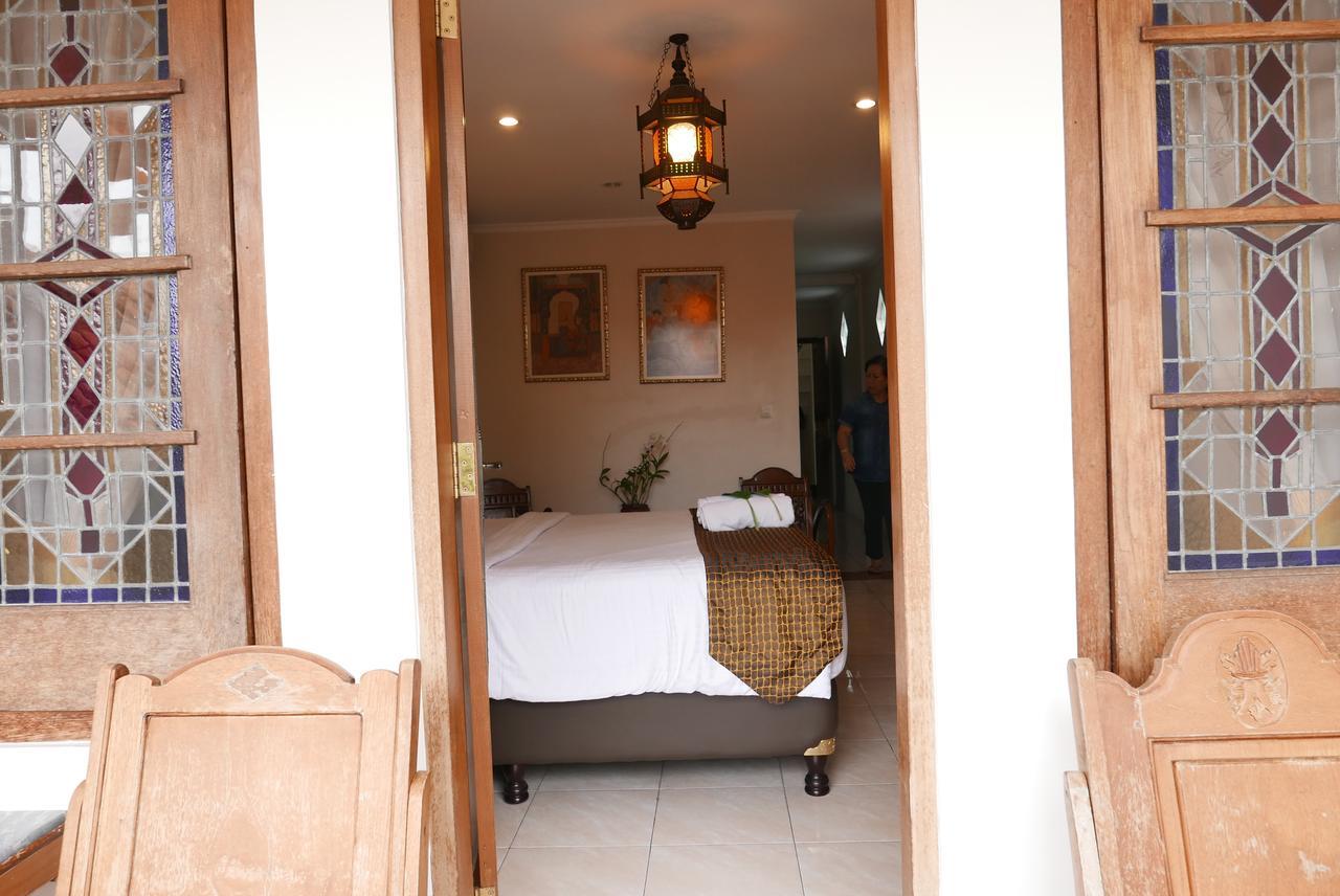 Ciwulan 36 Guest House Bandung Exterior photo