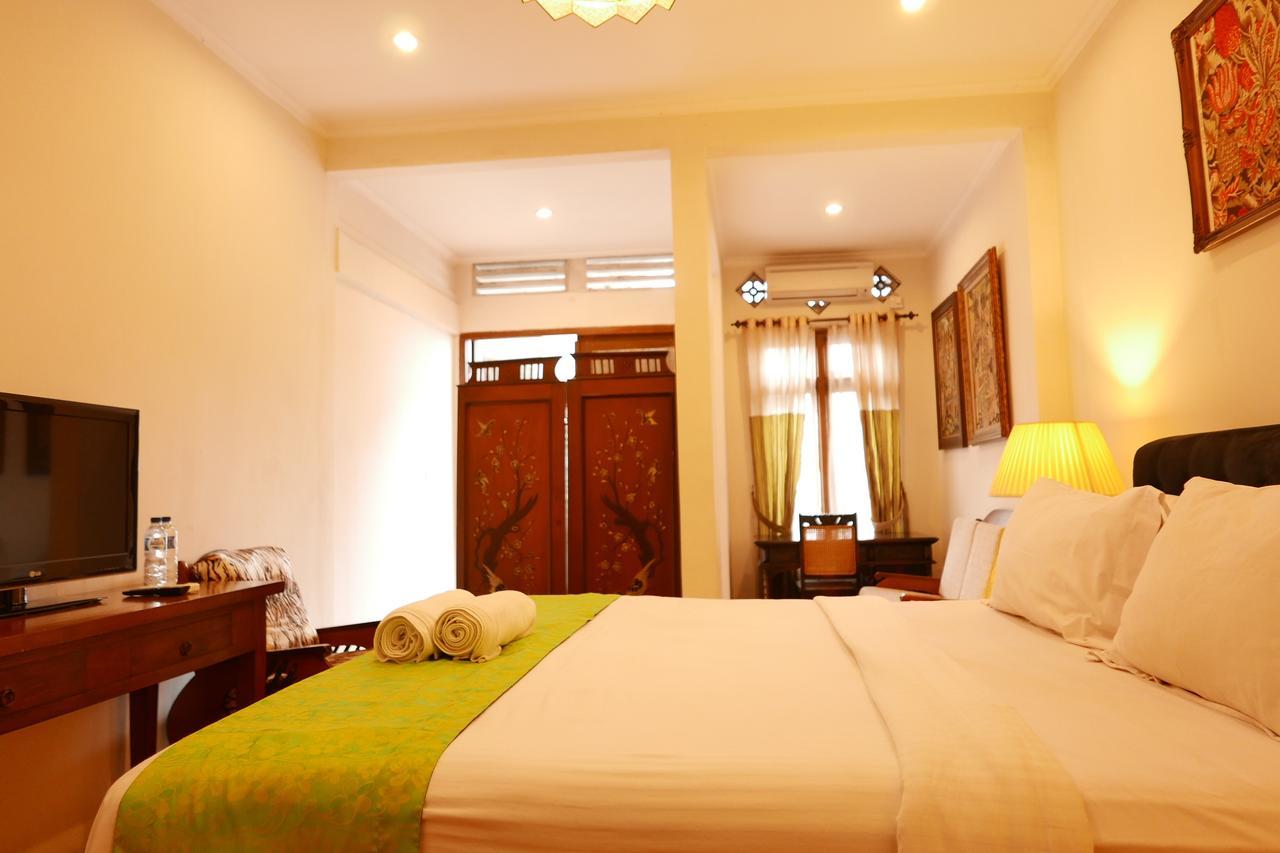 Ciwulan 36 Guest House Bandung Exterior photo