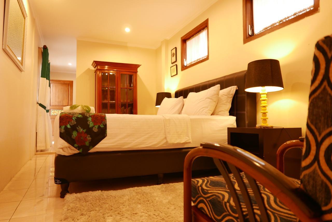 Ciwulan 36 Guest House Bandung Exterior photo