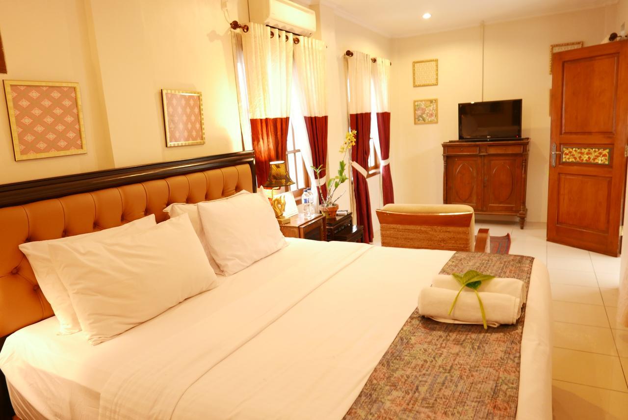 Ciwulan 36 Guest House Bandung Exterior photo